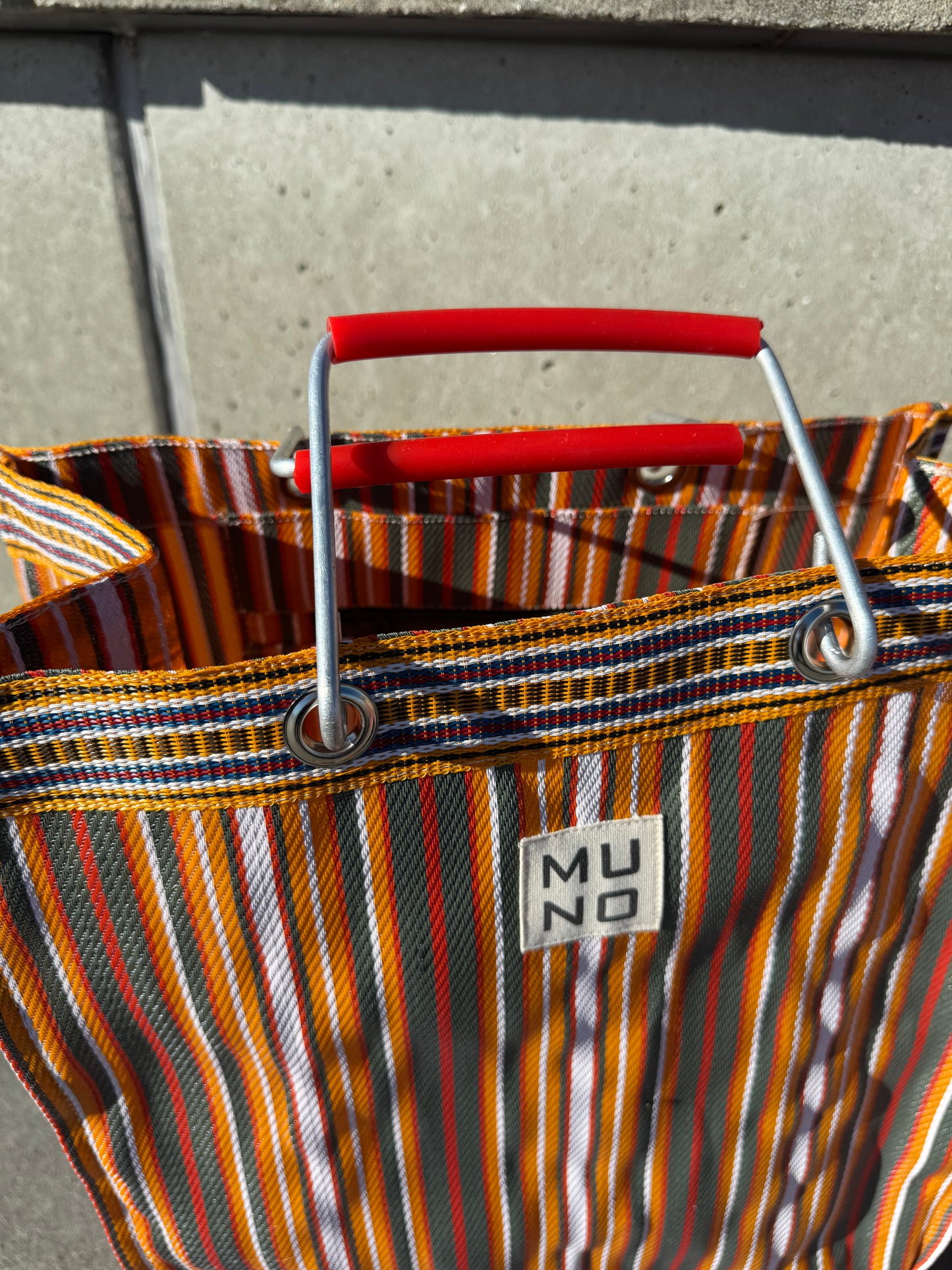 Smukt stribet indkøbsnet i recycled nylon