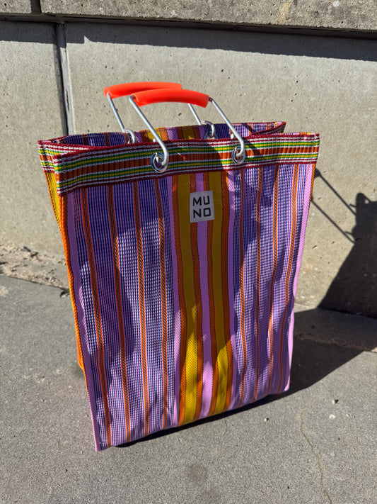 Smukt stribet indkøbsnet i recycled nylon