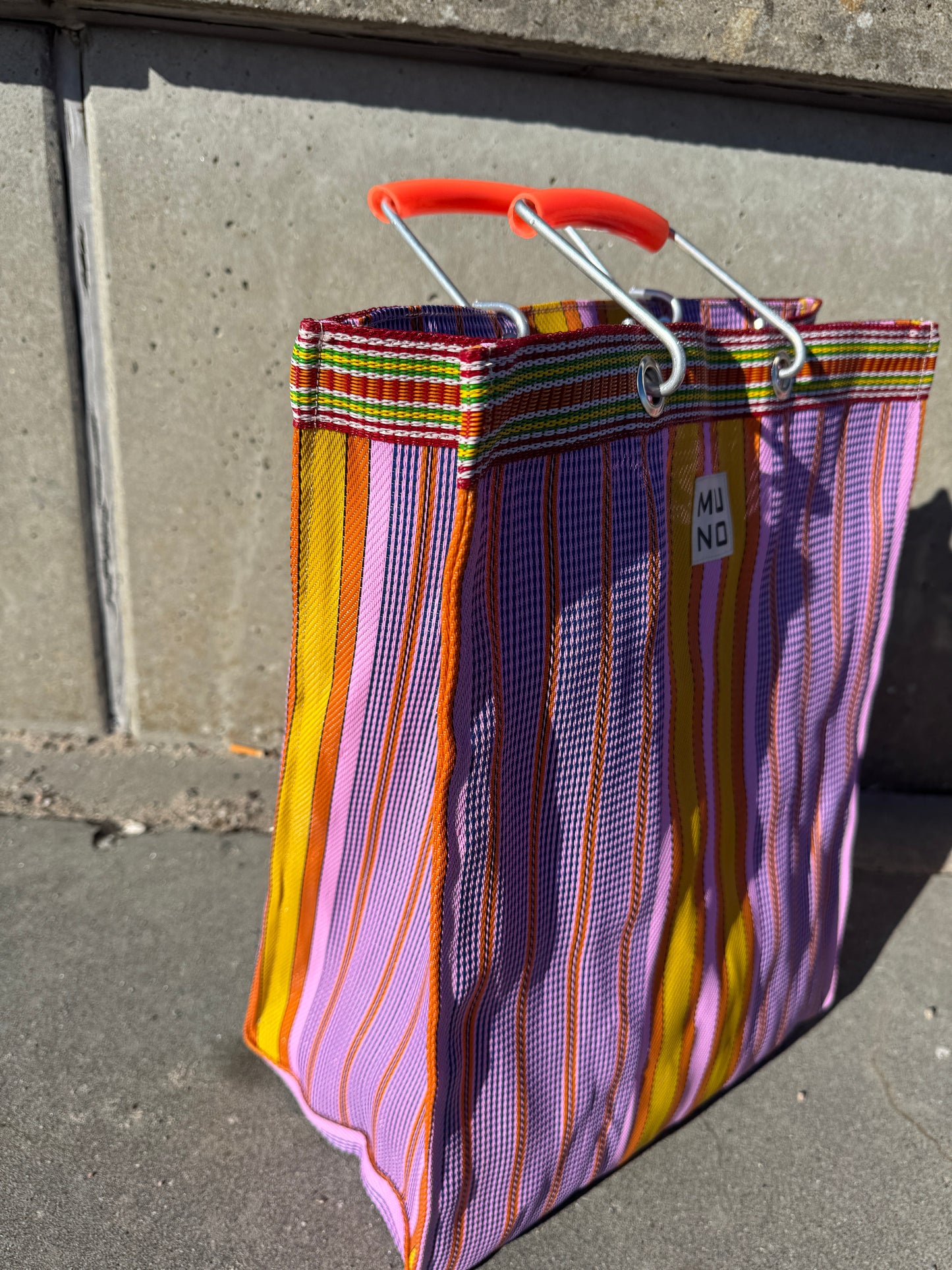 Smukt stribet indkøbsnet i recycled nylon